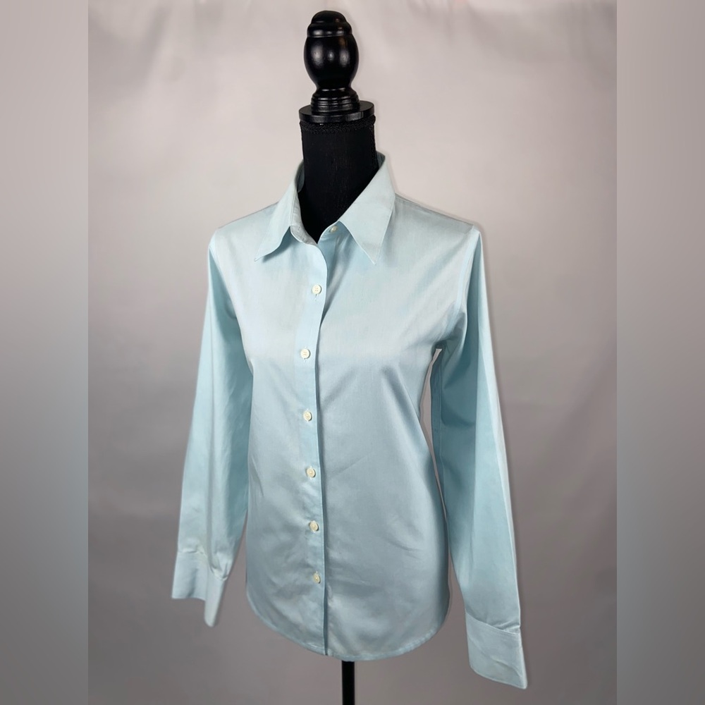Eddie Bauer Button Down Medium Light Blue Wrinkle Resistant